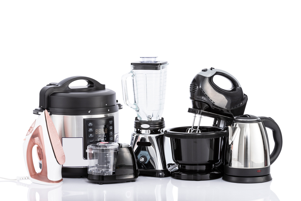 Vitrine de eletrodomésticos seminovos e usados, como batedeira, liquidificador e air fryer